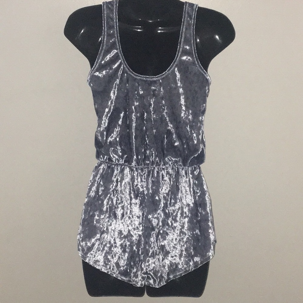 Crushed Velvet Romper - Picture 2 of 6